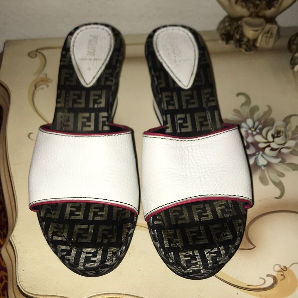 AUTHENTIC VINTAGE FENDI SLIDES